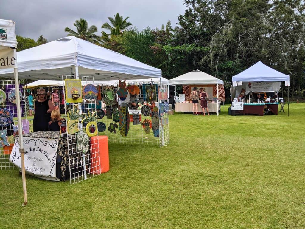 tent vendors at Ho'olulu Market