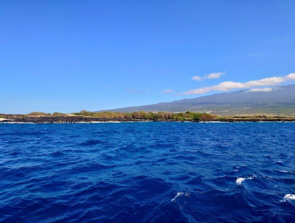 Pawai Bay with blue water and mauna loa in background