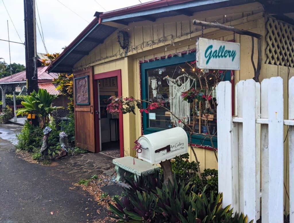 yellow building of kona art collective with sign that says gallery